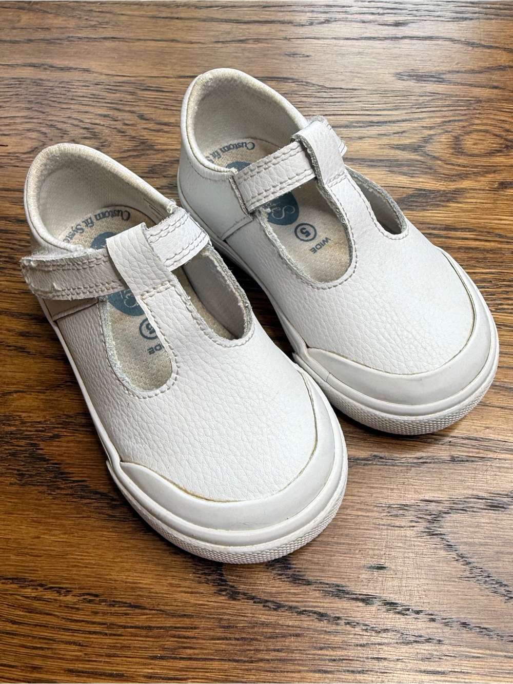 Footmates Kids Drew Classic White Leather T-Strap Mary Jane Sneakers Size 5W